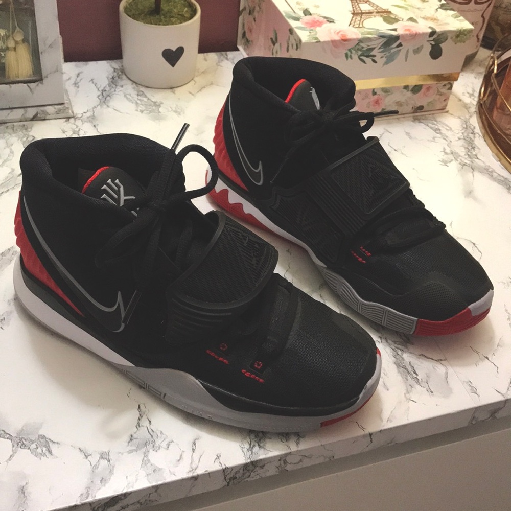 Nike Kyrie 6 sneakers big kids size 4.5